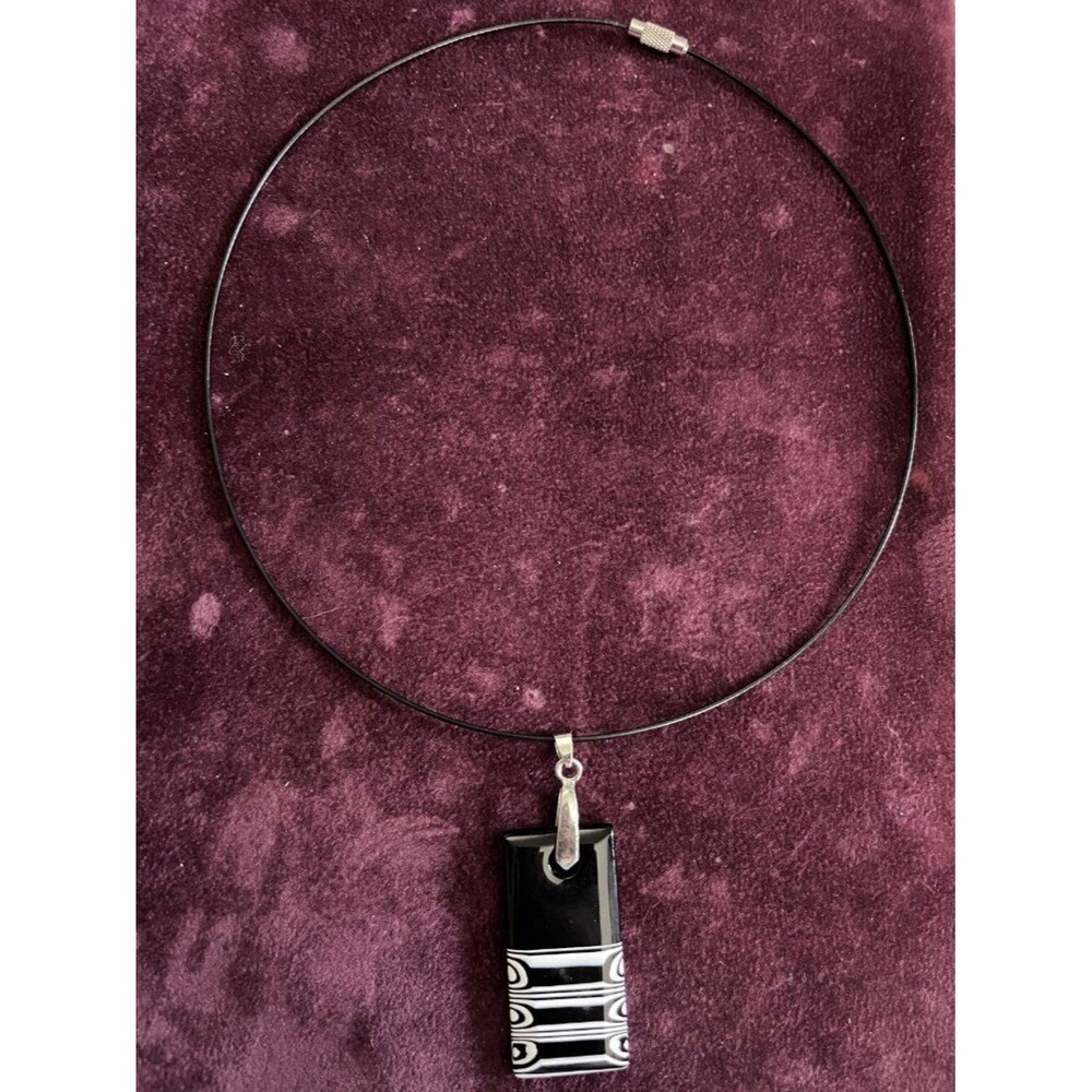 Modernist Black White Glass Pendant 18KGP Wire Choker Necklace